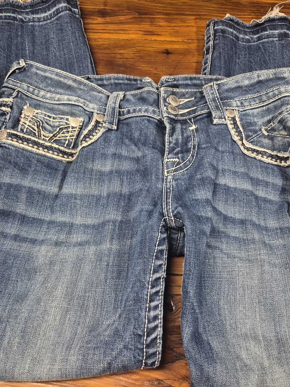 Vigoss Women's Faded Blue New York Skinny Jeans with Embroidered Pockets